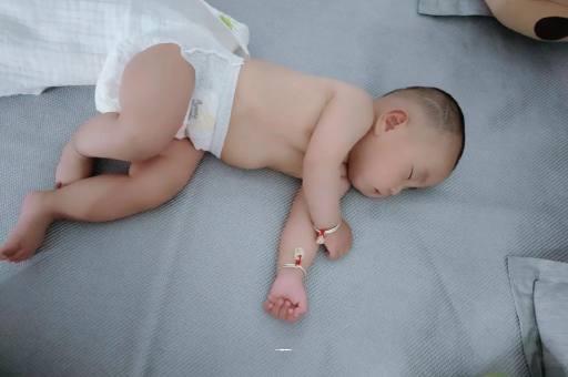 重庆几个月宝宝会抬头